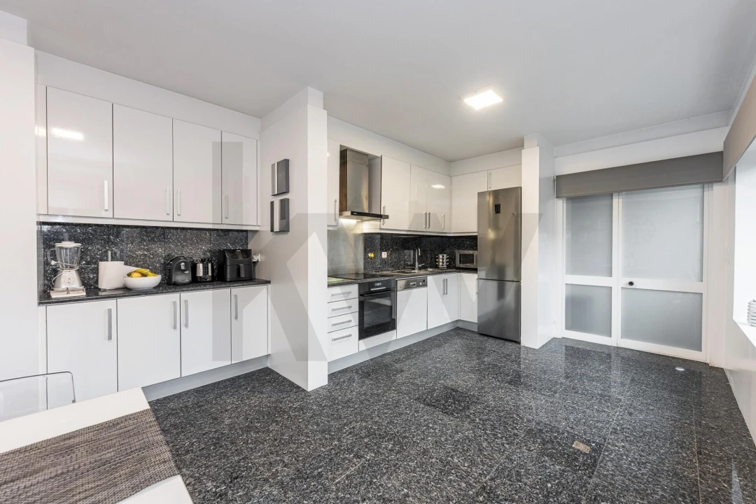 Apartamento T5 para Venda em Lordelo do Ouro e Massarelos Foto 28