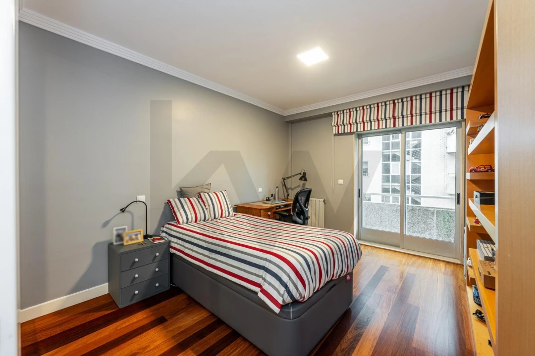 Apartamento T5 para Venda em Lordelo do Ouro e Massarelos Foto 48