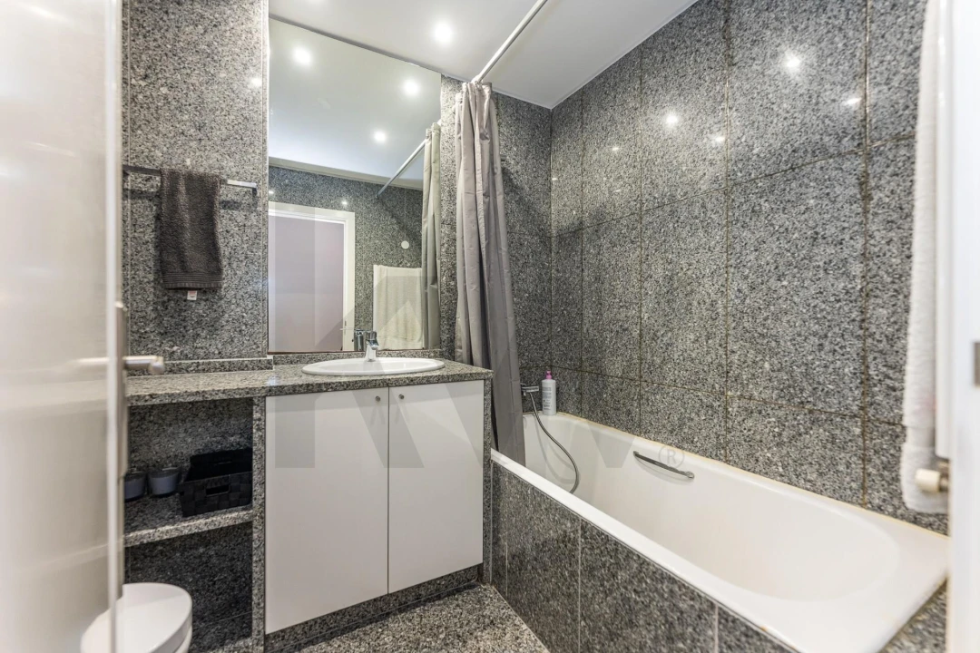 Apartamento T5 para Venda em Lordelo do Ouro e Massarelos Foto 43
