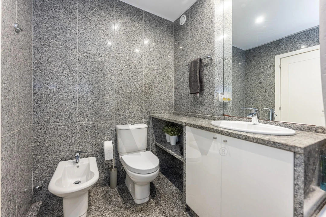 Apartamento T5 para Venda em Lordelo do Ouro e Massarelos Foto 44