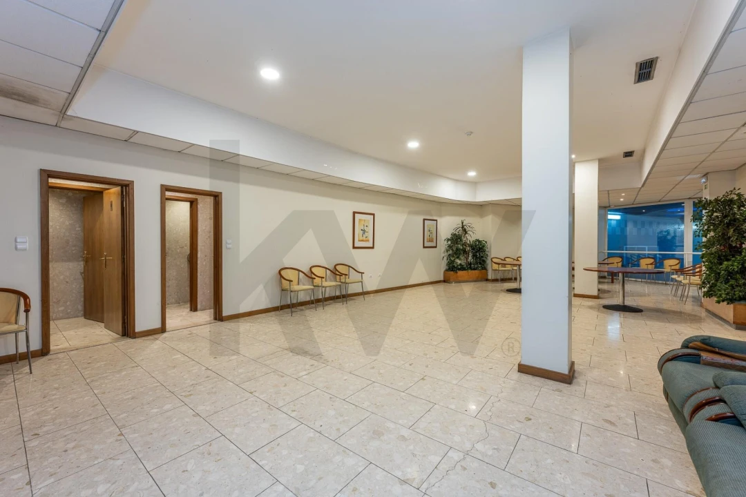 Apartamento T5 para Venda em Lordelo do Ouro e Massarelos Foto 64