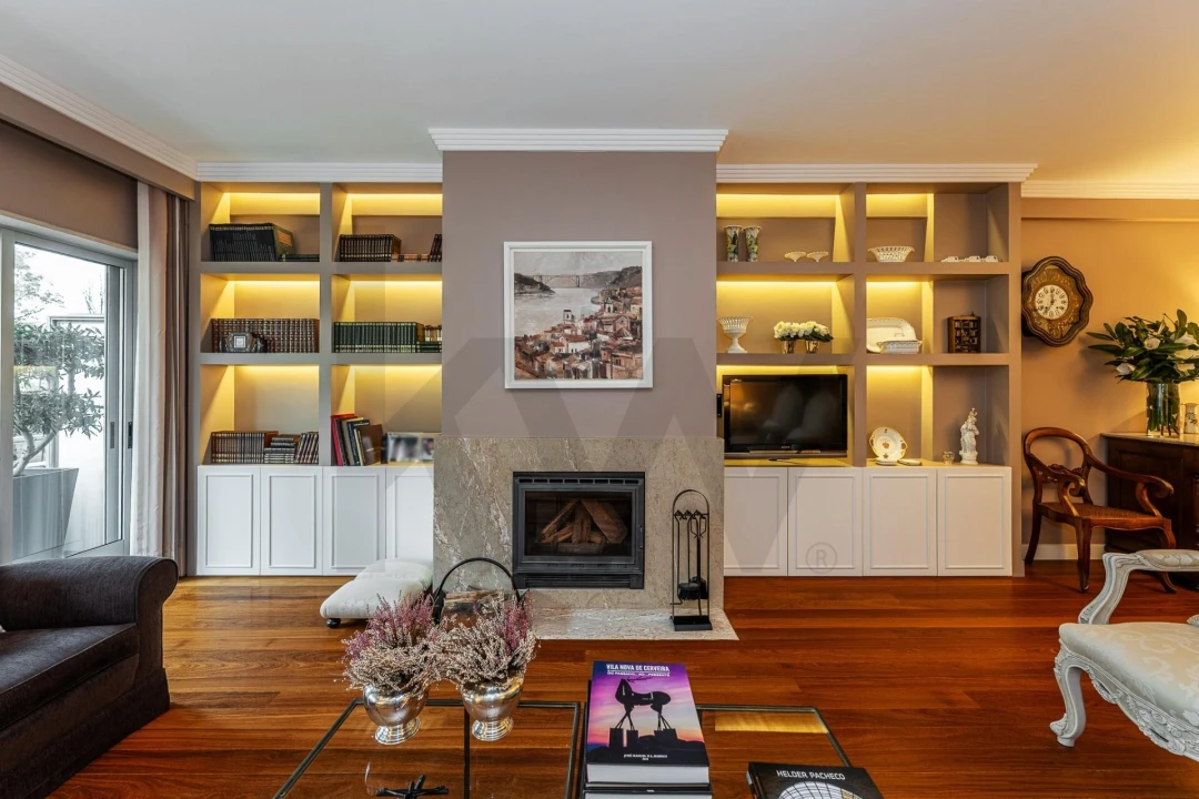 Apartamento T5 para Venda em Lordelo do Ouro e Massarelos Foto 1