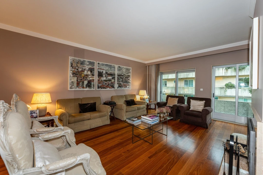 Apartamento T5 para Venda em Lordelo do Ouro e Massarelos Foto 18