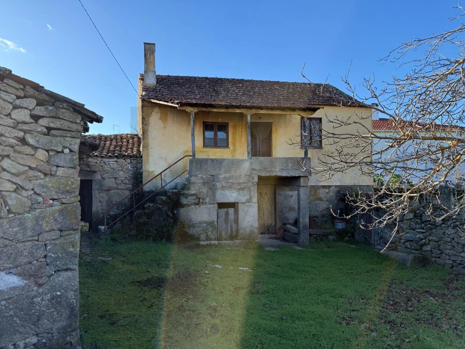 Moradia T2 para Venda em Seixo do Côa e Vale Longo Foto 1