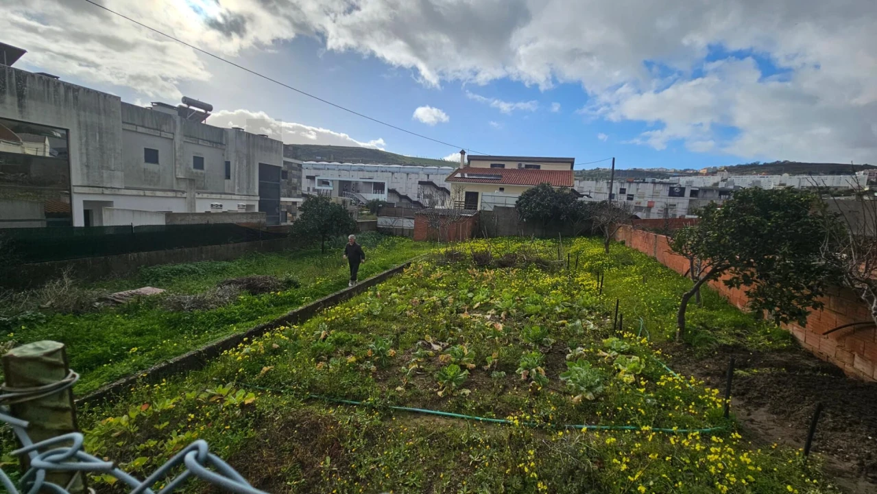 Terreno para Venda em Pontinha e Famões Foto 3