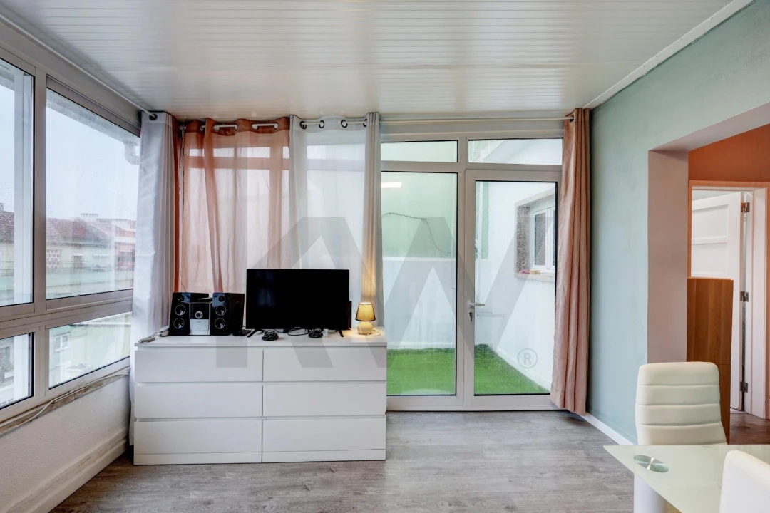 Apartamento T1 para Venda em Venteira Foto 4