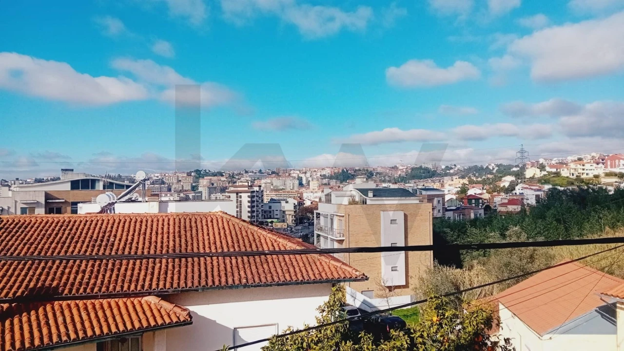 Apartamento T2 para Arrendamento em Santo Antonio dos Olivais Foto 14