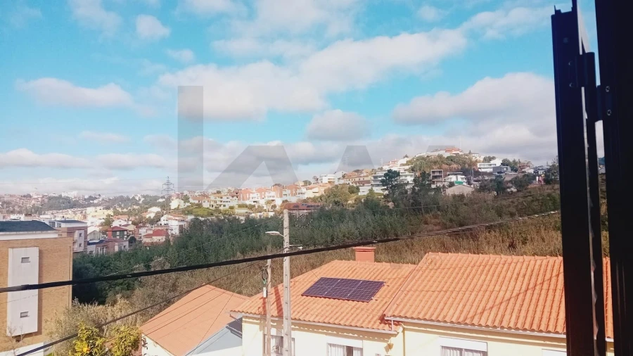 Apartamento T2 para Arrendamento em Santo Antonio dos Olivais Foto 11