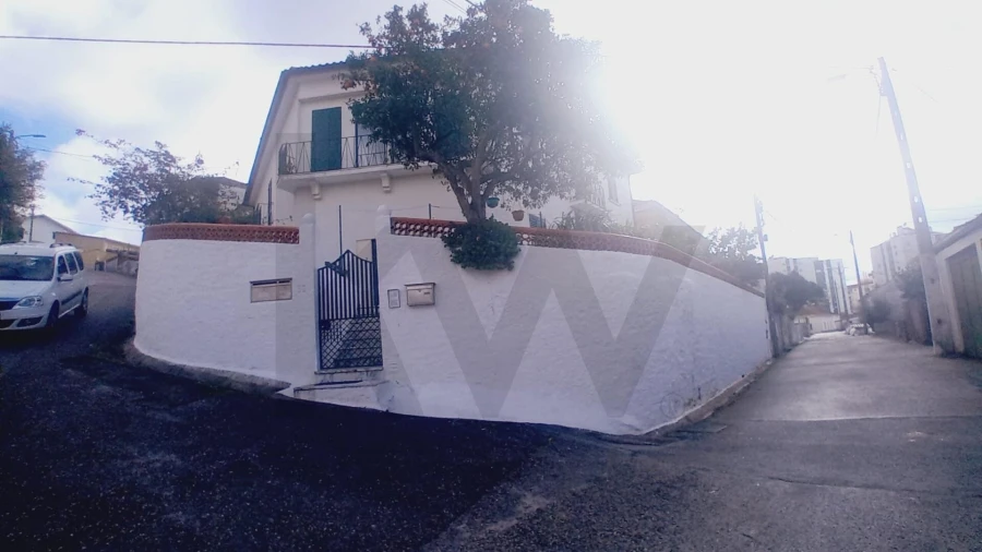 Apartamento T2 para Arrendamento em Santo Antonio dos Olivais Foto 5