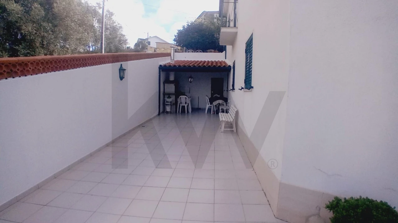 Apartamento T2 para Arrendamento em Santo Antonio dos Olivais Foto 4
