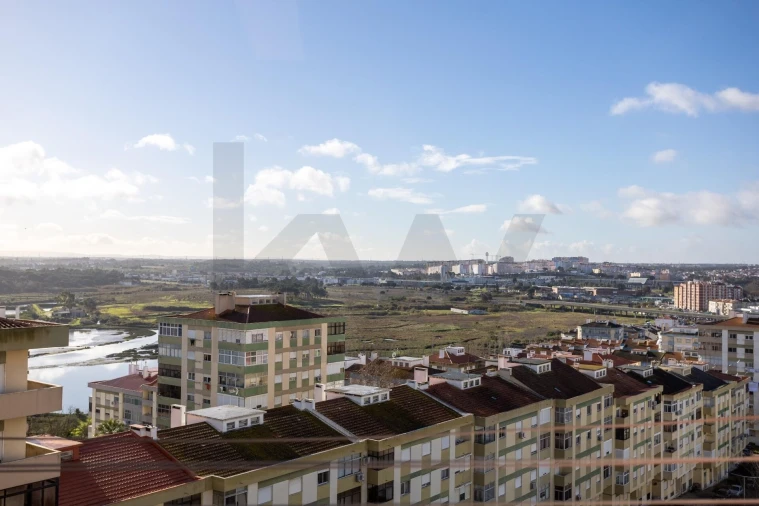 Apartamento T4 para Venda em Corroios Foto 6