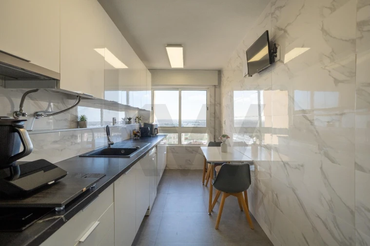 Apartamento T4 para Venda em Corroios Foto 3