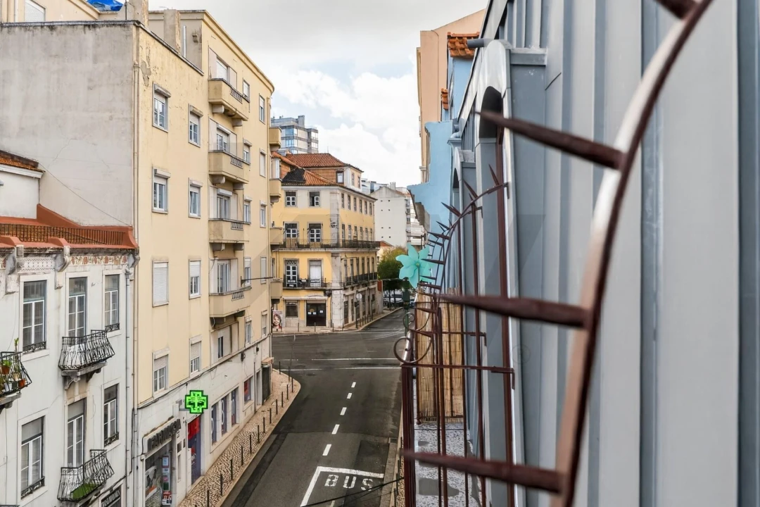 Apartamento T1 para Arrendamento em Campolide Foto 14