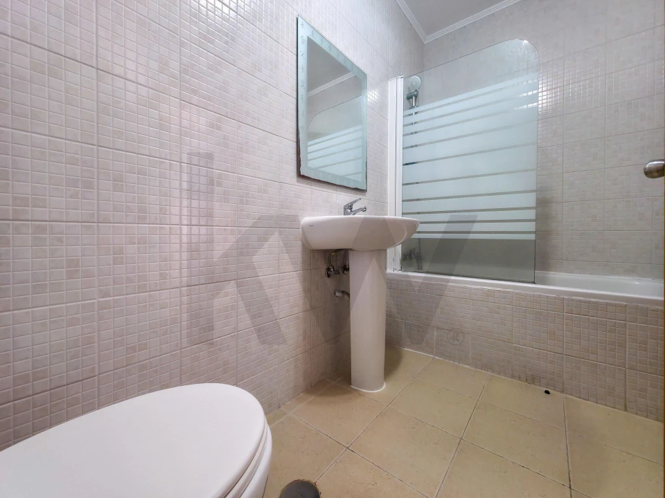 Apartamento T2 para Venda em Arrifes Foto 9