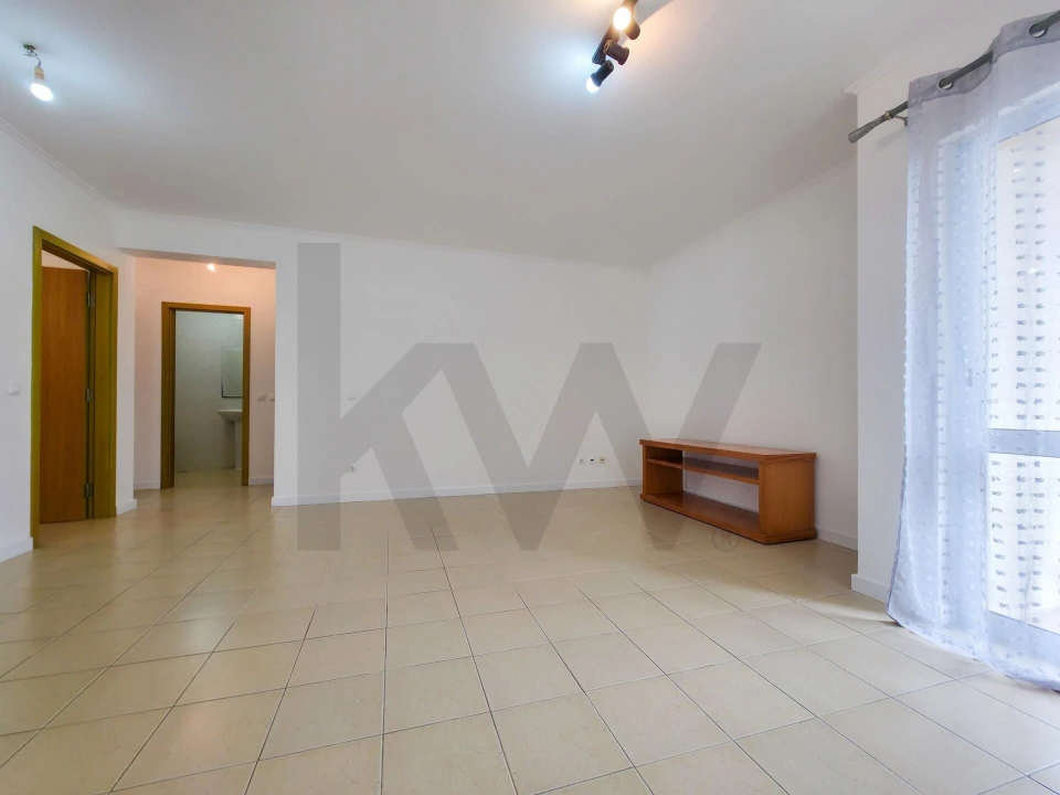 Apartamento T2 para Venda em Arrifes Foto 2