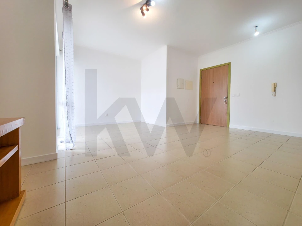 Apartamento T2 para Venda em Arrifes Foto 3