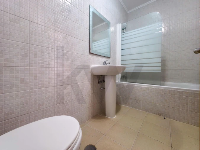 Apartamento T2 para Venda em Arrifes Foto 9