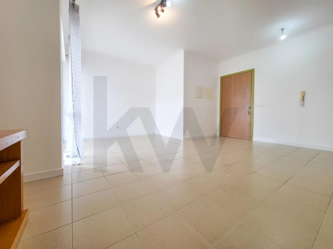 Apartamento T2 para Venda em Arrifes Foto 3