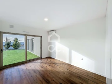 Moradia T4 para Venda em Atouguia da Baleia