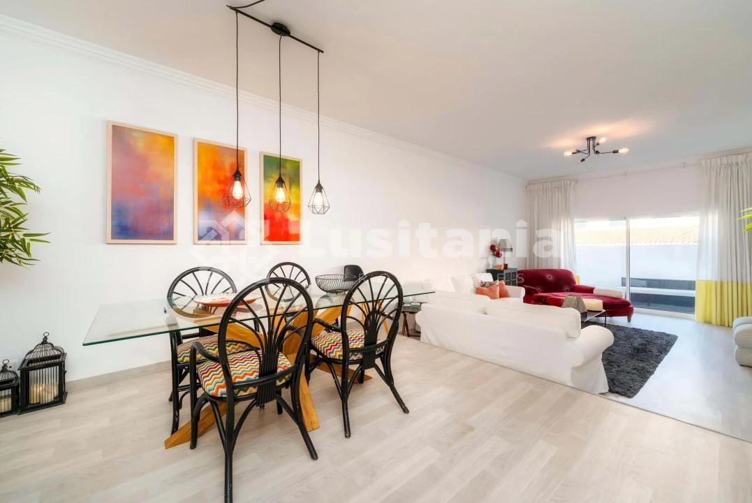 Moradia T4 para Venda em Quarteira Foto 3