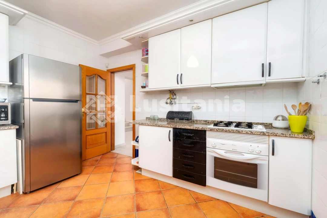 Moradia T4 para Venda em Quarteira Foto 10