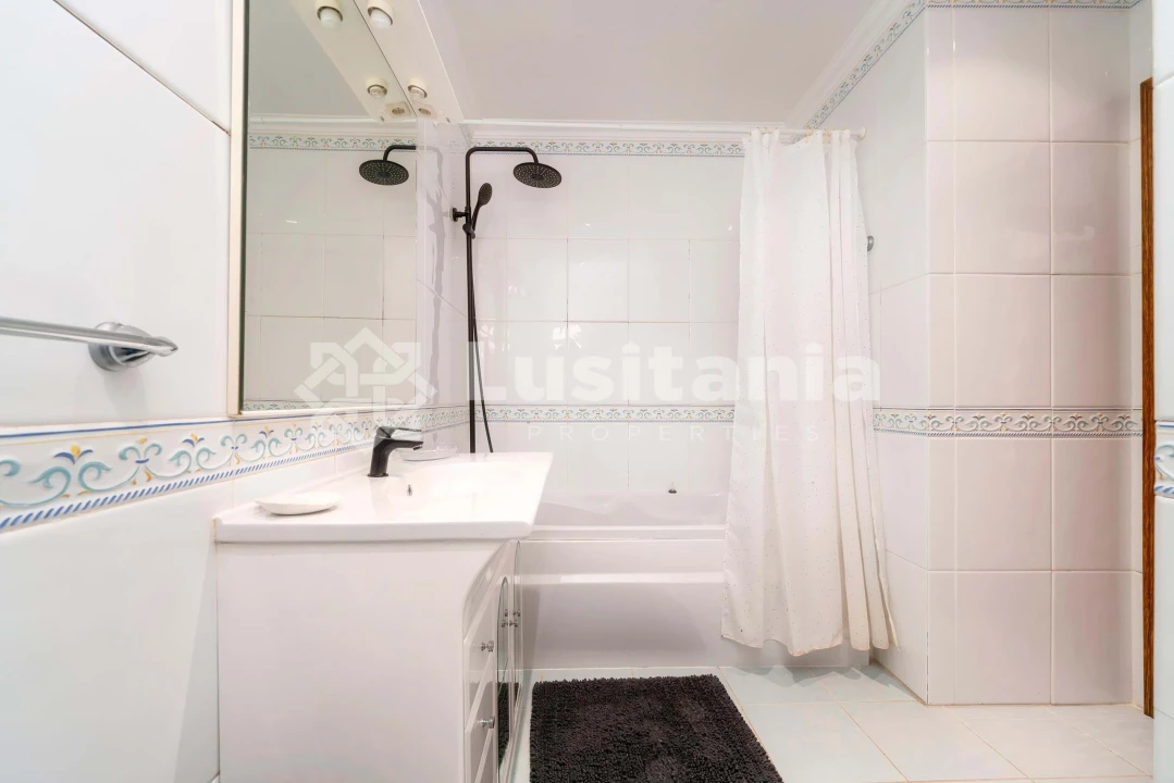 Moradia T4 para Venda em Quarteira Foto 28