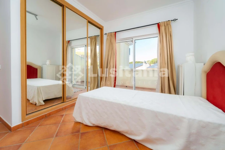 Moradia T4 para Venda em Quarteira Foto 25