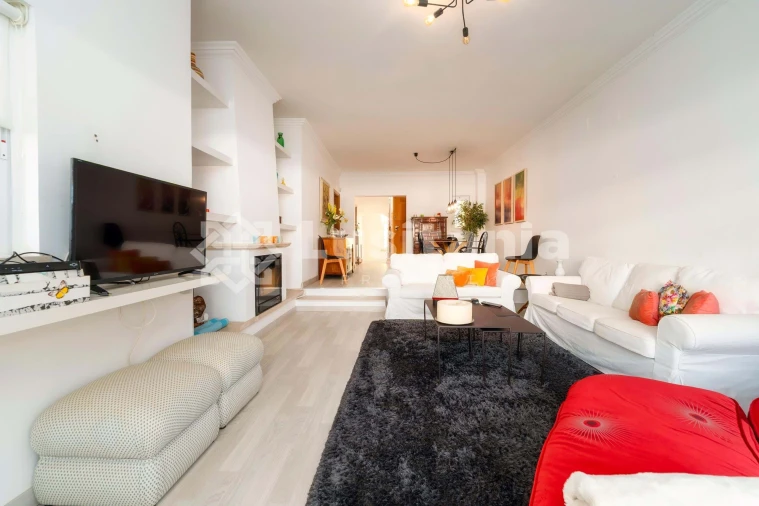 Moradia T4 para Venda em Quarteira Foto 6