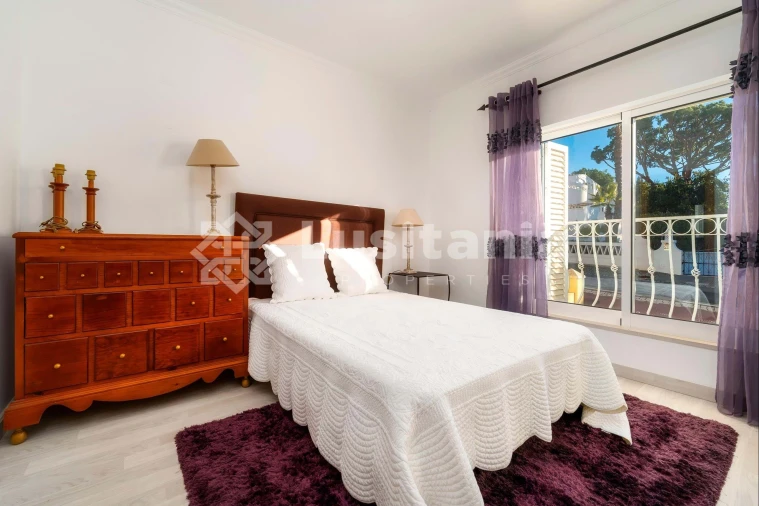 Moradia T4 para Venda em Quarteira Foto 13