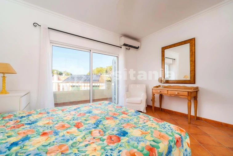 Moradia T4 para Venda em Quarteira Foto 30