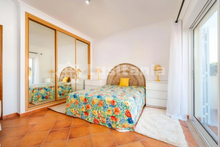 Moradia T4 para Venda em Quarteira Foto 31