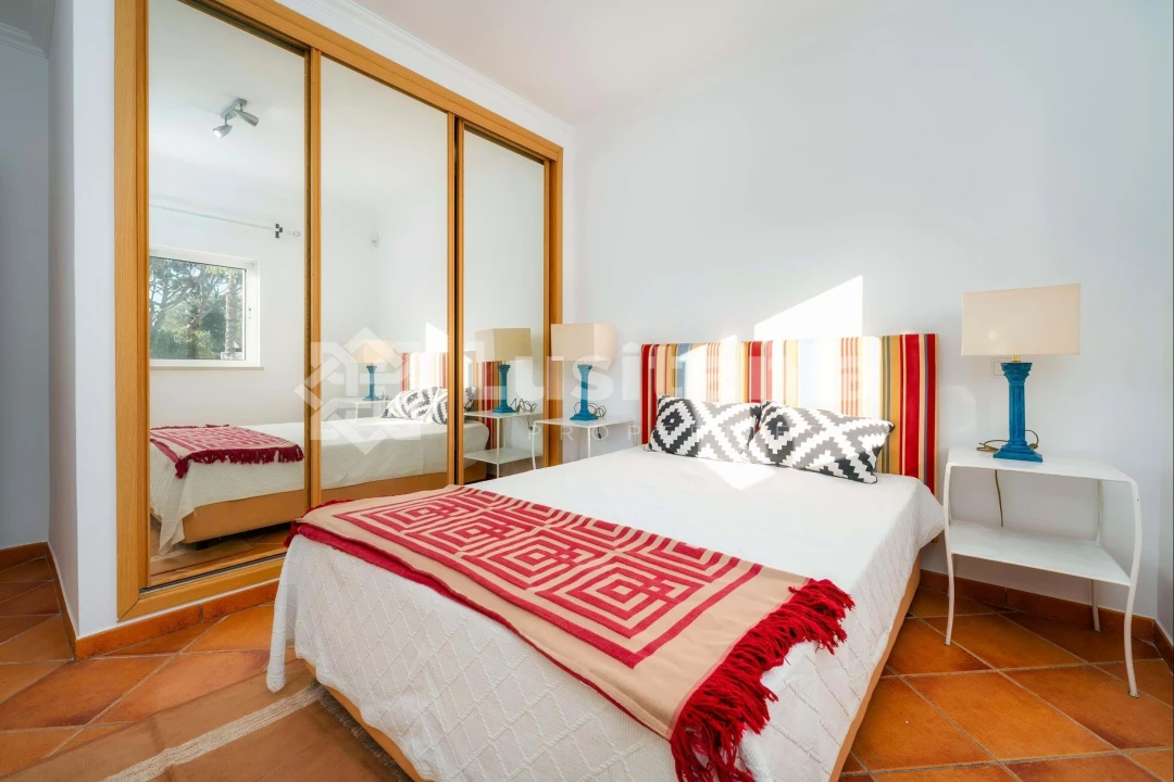 Moradia T4 para Venda em Quarteira Foto 21