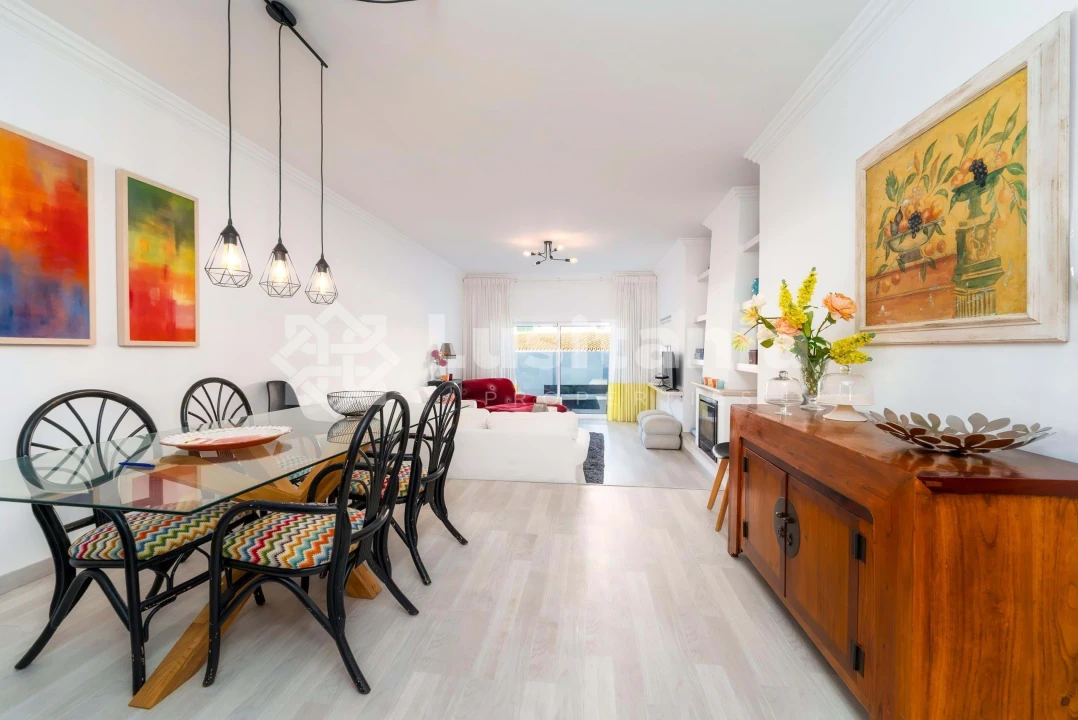 Moradia T4 para Venda em Quarteira Foto 2