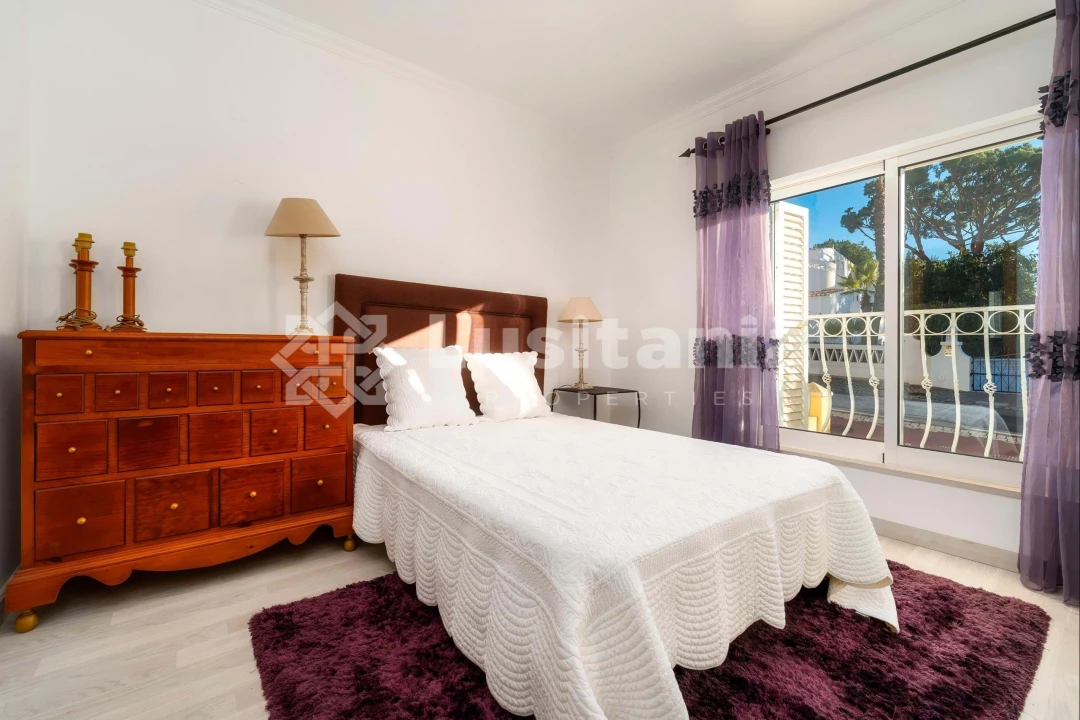 Moradia T4 para Venda em Quarteira Foto 13