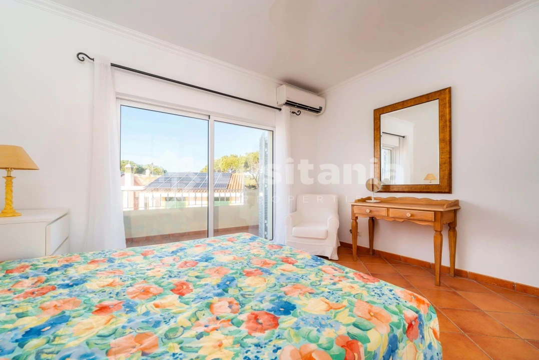 Moradia T4 para Venda em Quarteira Foto 30