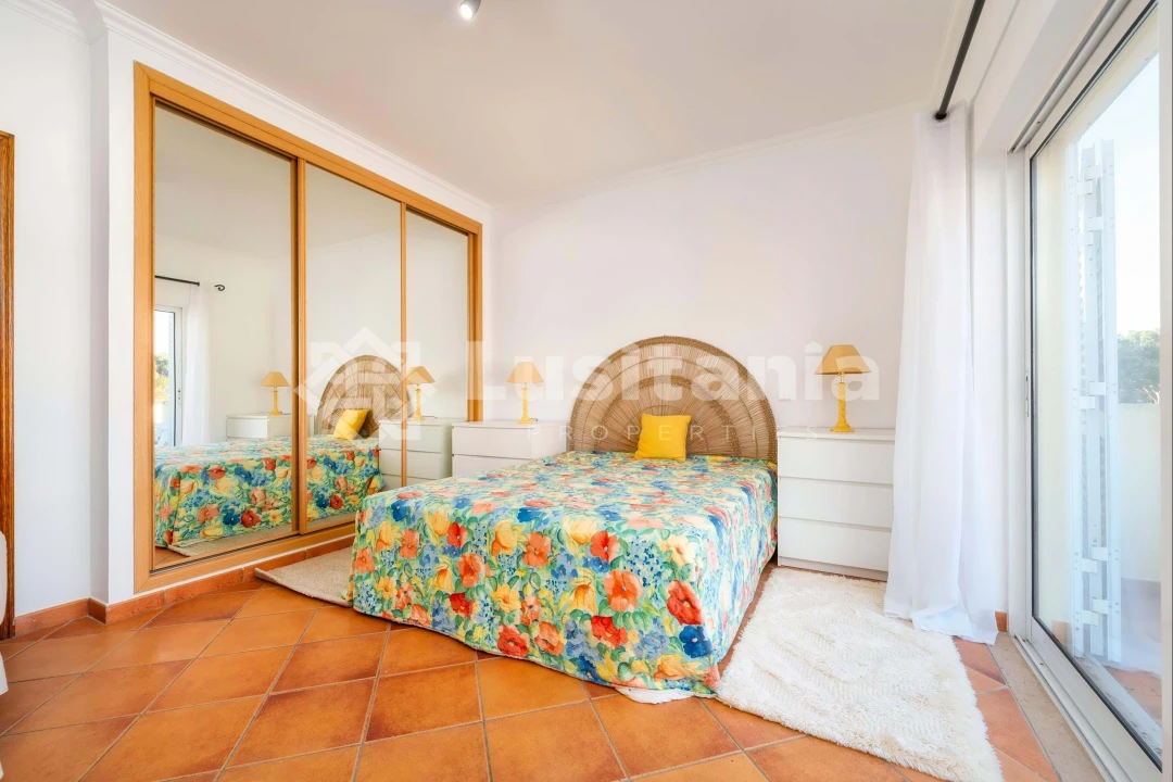 Moradia T4 para Venda em Quarteira Foto 31