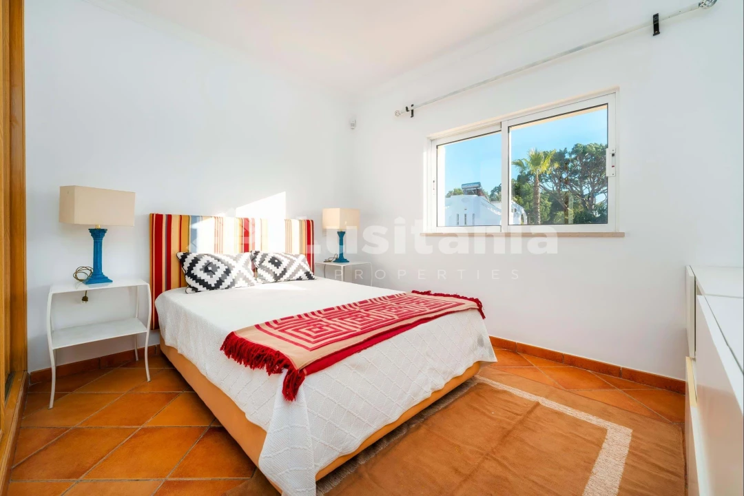 Moradia T4 para Venda em Quarteira Foto 20