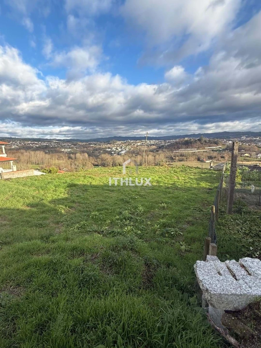 Terreno para Venda em Golães Foto 1