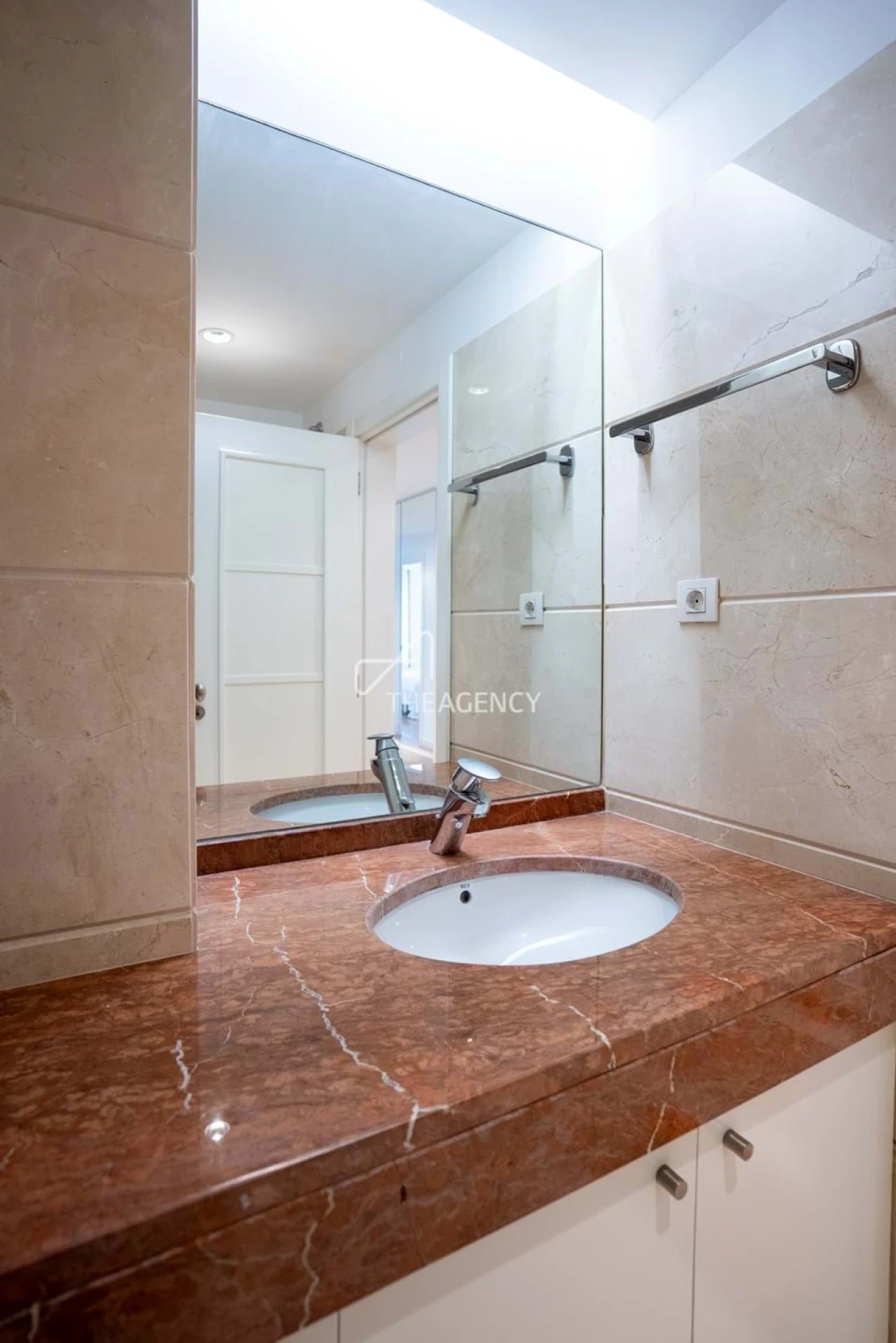 Apartamento T3 para Arrendamento em São Domingos de Benfica Foto 32