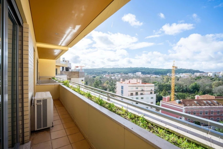 Apartamento T3 para Arrendamento em São Domingos de Benfica Foto 4