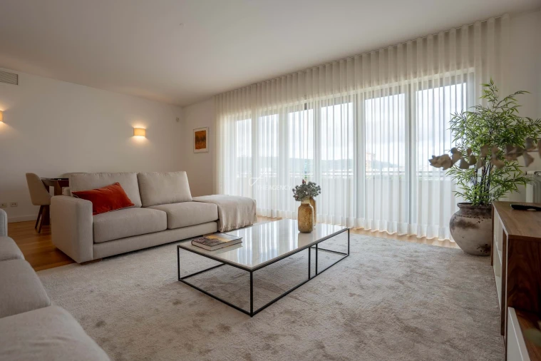 Apartamento T3 para Arrendamento em São Domingos de Benfica Foto 5