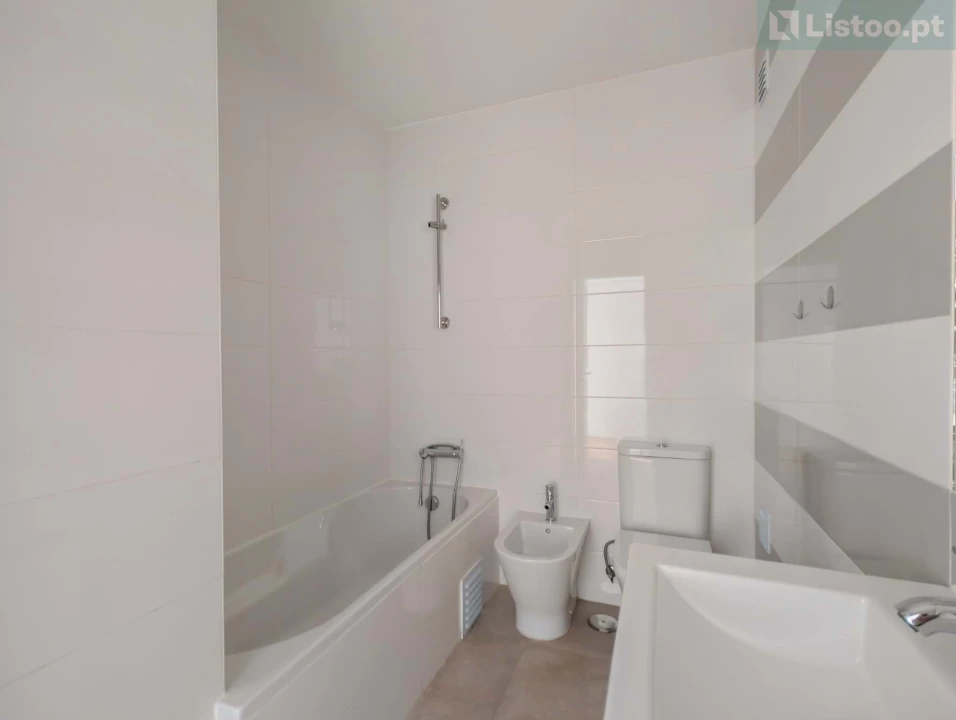 Apartamento T2 para Venda em Alvalade Foto 27