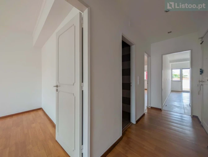 Apartamento T2 para Venda em Alvalade Foto 17