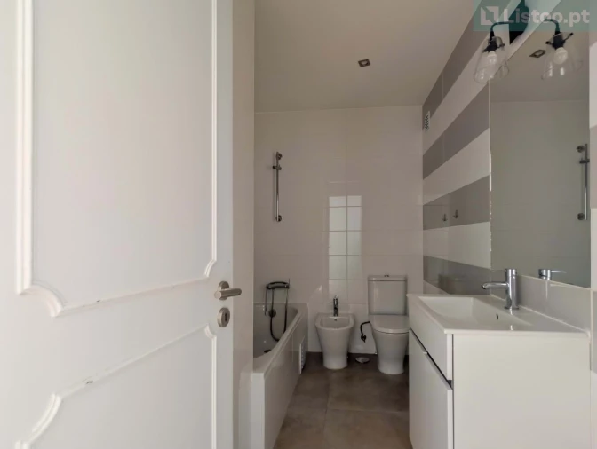 Apartamento T2 para Venda em Alvalade Foto 26