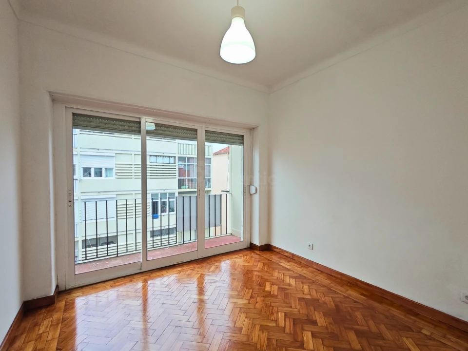 Apartamento T2 para Venda em Agualva e Mira-Sintra Foto 11