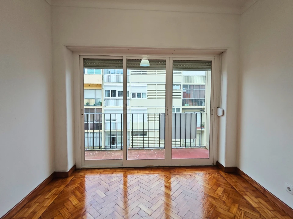 Apartamento T2 para Venda em Agualva e Mira-Sintra Foto 3