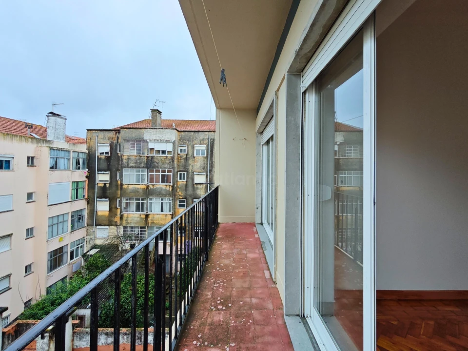 Apartamento T2 para Venda em Agualva e Mira-Sintra Foto 17