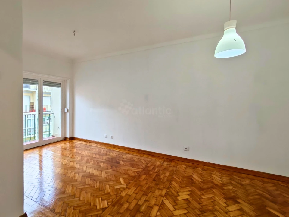 Apartamento T2 para Venda em Agualva e Mira-Sintra Foto 8