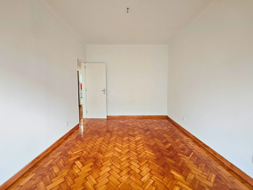 Apartamento T2 para Venda em Agualva e Mira-Sintra Foto 16