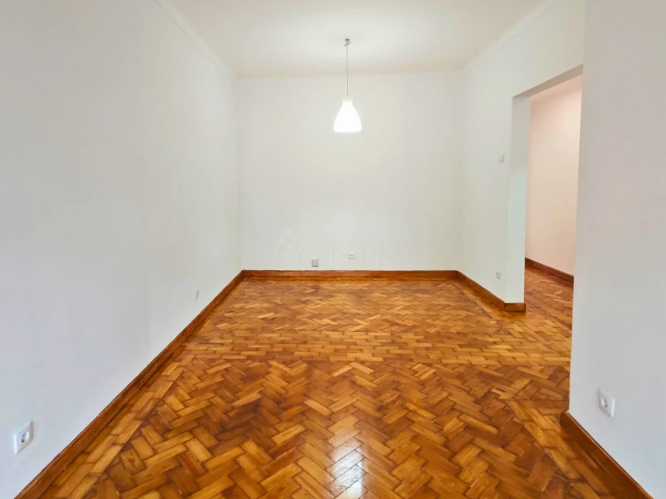 Apartamento T2 para Venda em Agualva e Mira-Sintra Foto 6